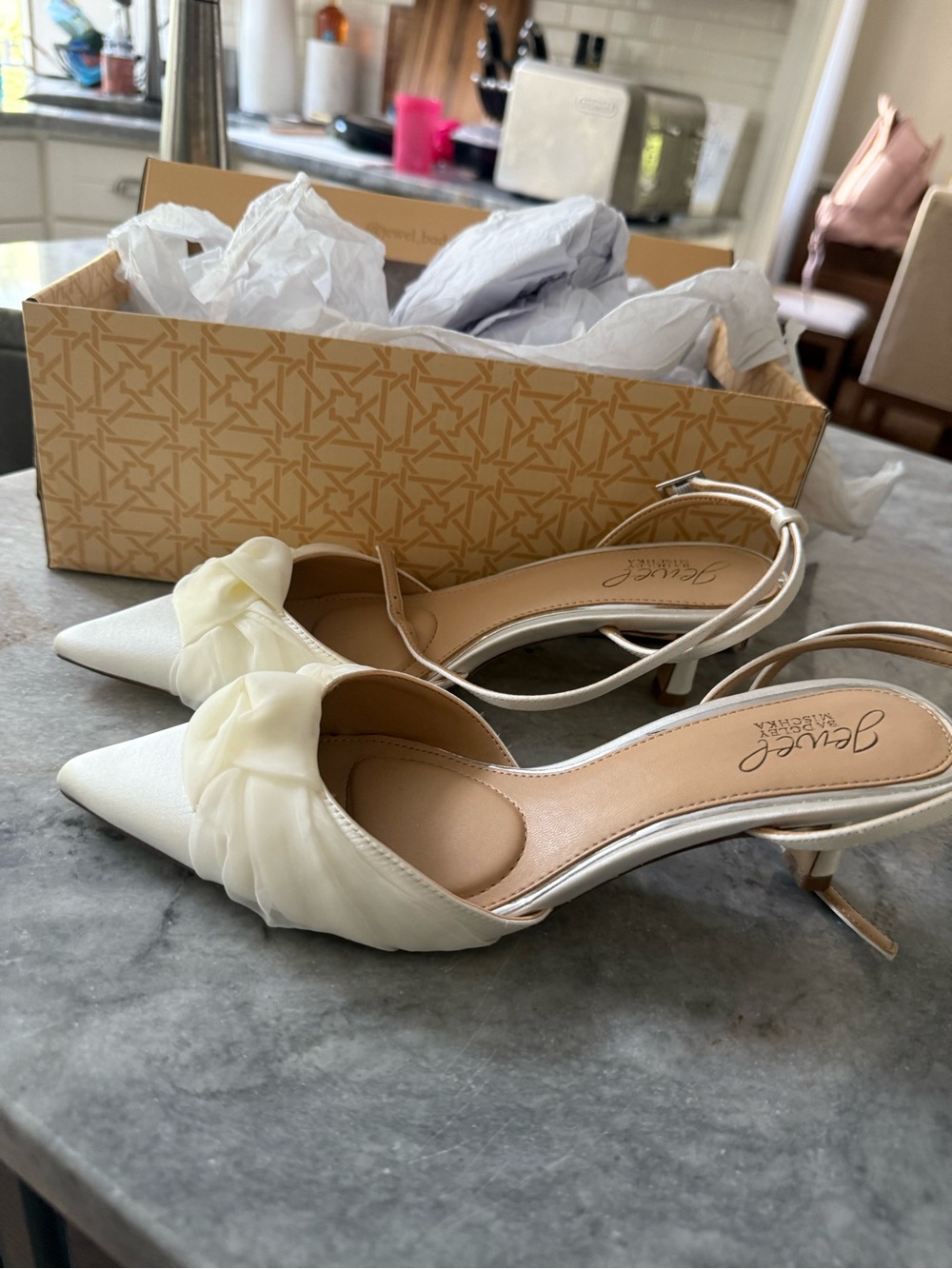 Jewel Badgley Mischka White Pointed Toe Ankle Strap Kitten Heels - Picture 3 of 4